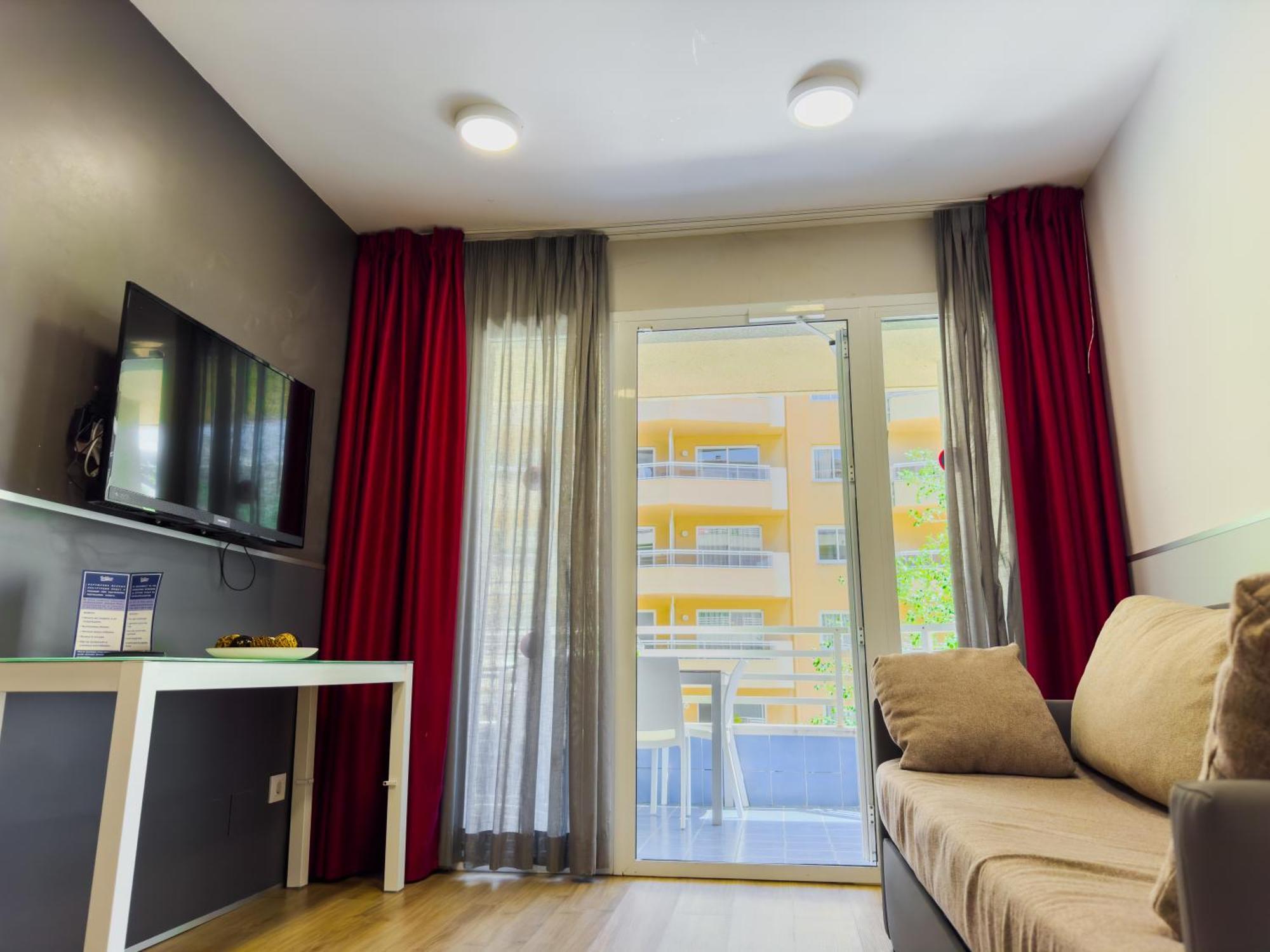 Rentalmar Zahara Family Suites Salou Kültér fotó